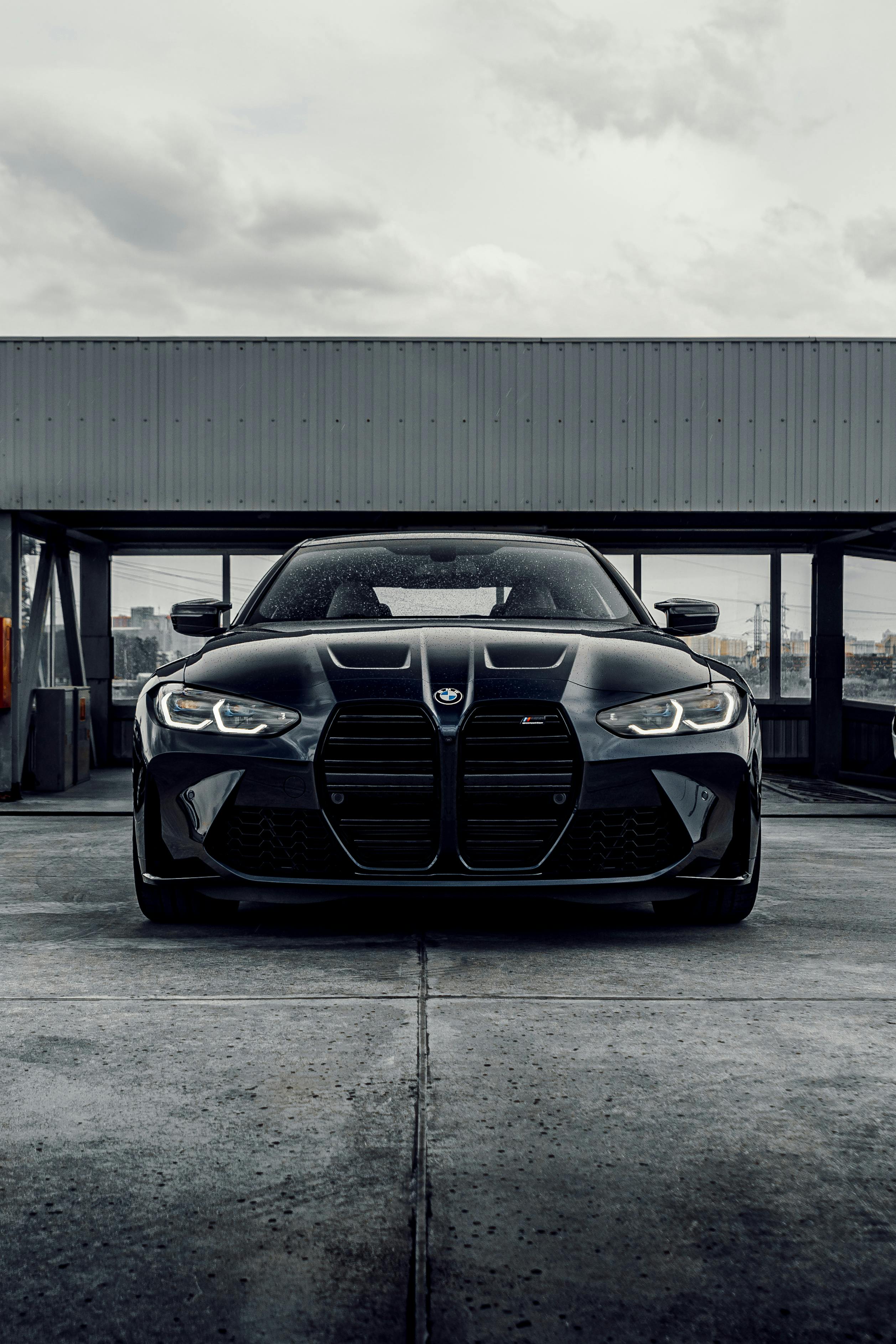 Shared M cockpit – carbon trim, thick M steering wheel, driver-focused layout in both M3 and M4